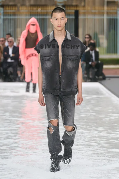 Look 26